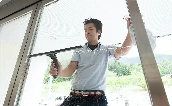 ガラス清掃 作業風景